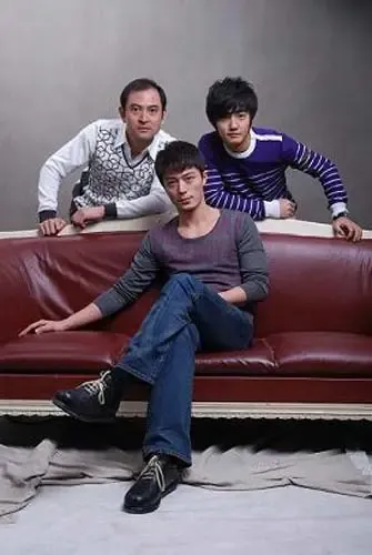 霍建华恋上<em>宁波妹</em>童蕾 一一向前冲家居照火花