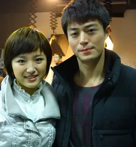 霍建华恋上<em>宁波妹</em>童蕾 一一向前冲家居照火花