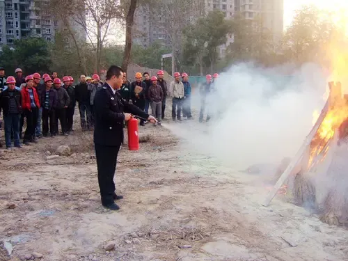 以上海火灾为戒 仁恒美林郡项目工地做消防演