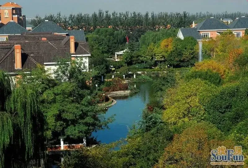 北京莱蒙湖别墅区--2003年北京十大首席别墅