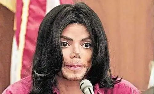 <em>超女王贝整容</em>致死 女明星整容上瘾真越整越美