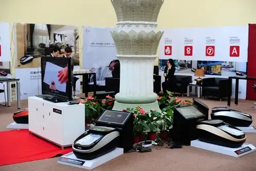 全球首创 智能高科技产品--智能鞋覆膜机中国首