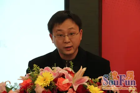 南京南站交通枢纽工程部部长姚凯致辞(搜房网 董旸/摄)