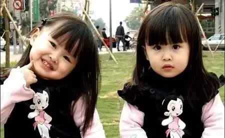 超萌<em>网络</em>美女<em>双胞胎</em>初长成