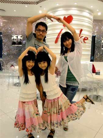 超萌网络美女双胞胎初长成