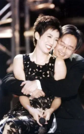 梅艳芳七周年忌看昔日歌后的绝版家居照(组图