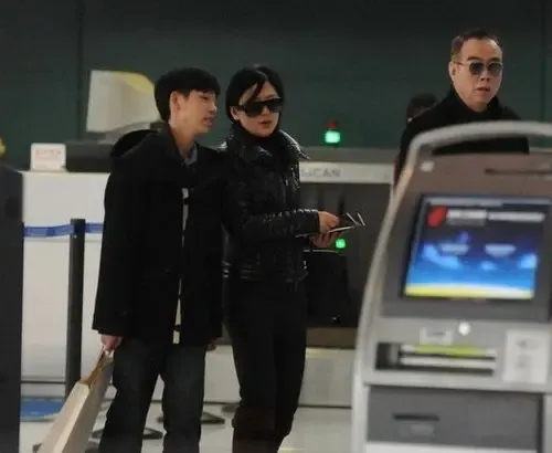 <em>陈凯歌</em>儿子首度曝光 家居照PK冯小刚的<em>女儿</em>(图