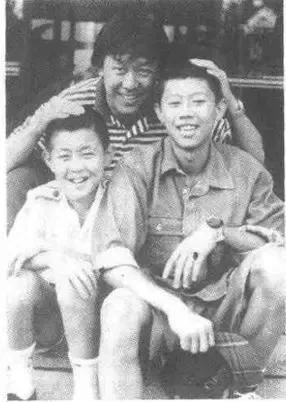 网友曝<em>姜文</em>成长历史老<em>照片</em> 居家照解密情史(组