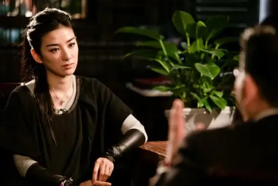  黄奕离婚 首谈婚姻离婚无对错 性感男人装造型