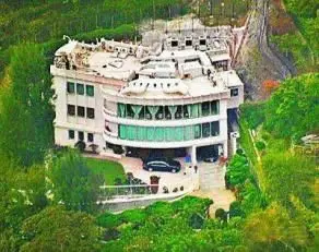 揭秘香港首富李嘉诚深水湾豪宅