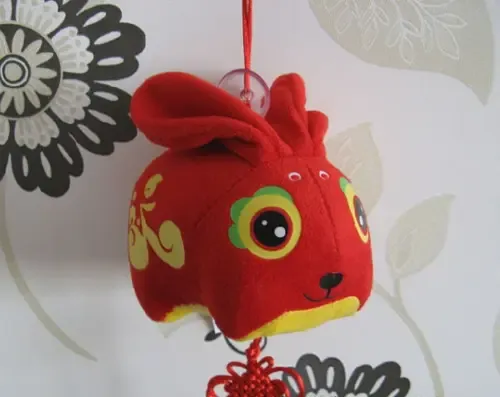 年货充满兔元素 兔子造型创意产品热卖