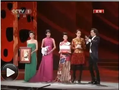 2011年央视兔年春晚 容祖儿李小冉林志玲余翠芝四大美女优雅拜年图片