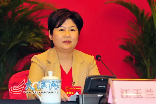 南城县委书记江玉兰介绍经验
