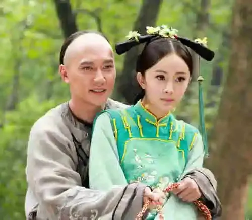 杨幂出道20年回顾 绝美定妆照PK家居素颜照(