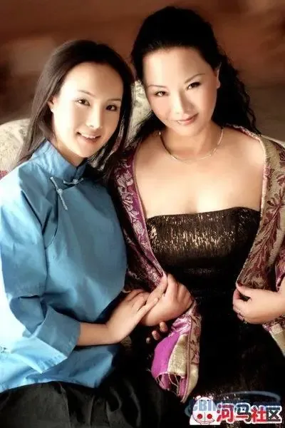 【凤凰传奇】凤凰传奇女主唱玲花低调完婚