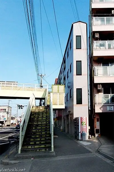 日本人竟然住在这样的房子里
点击图片查看
点击图片查看 日本人竟然住在这样的房子里