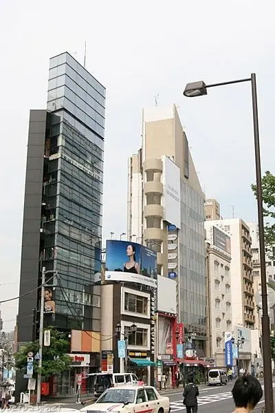 日本人竟然住在这样的房子里
点击图片查看
点击图片查看 日本人竟然住在这样的房子里