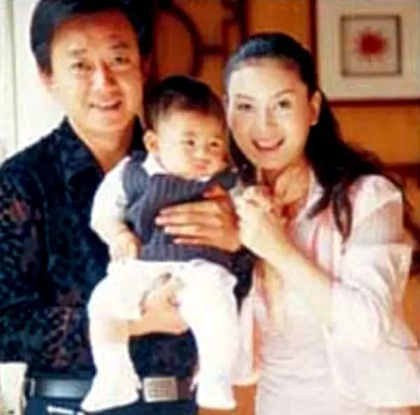 央视主持人朱军魅力妻子谭梅 曝光甜蜜家居照(图)