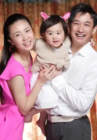 张柏芝儿子黄磊女儿超可爱明星儿女家居照(图) -