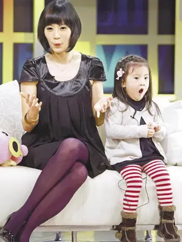 张柏芝儿子黄磊女儿超可爱明星儿女家居照(图) -