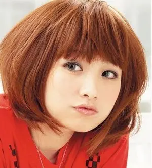 狮子座女生适合的头发颜色:浅棕色 ☆狮子座女生适合的头发样式