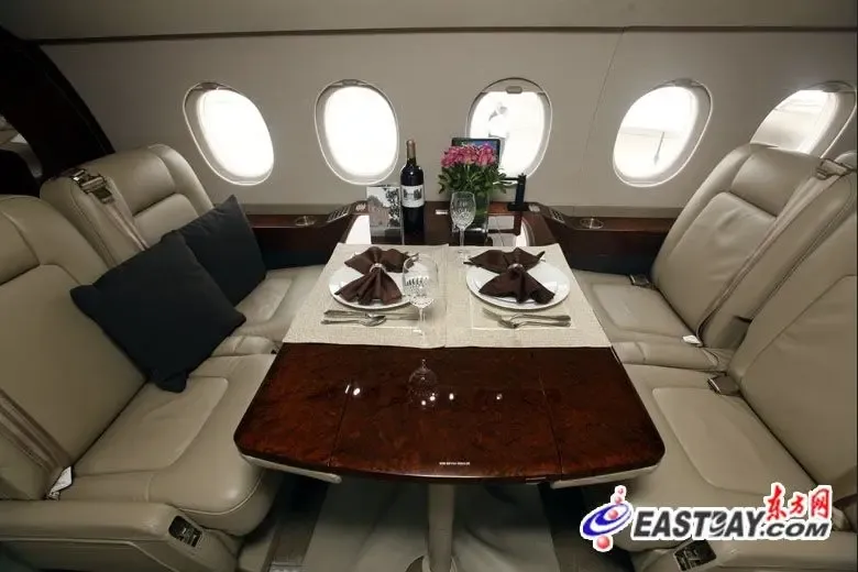 走进豪华公务飞机内部 办公空间堪比奢华酒店