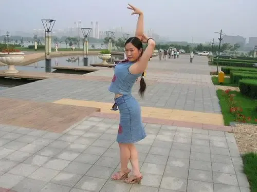  芙蓉姐姐 33岁越来越靓  真名 曝光成公众人物(图