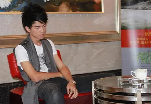 鸡汤哥现身佛山 心系戛纳范冰冰_房产频道_M