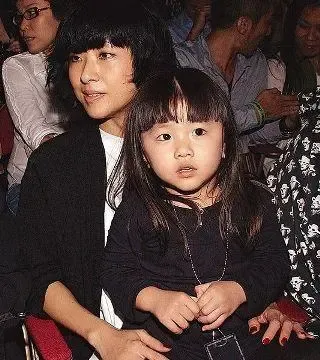 黄菡女儿"呛声"乐嘉明星儿女家居照谁最美【组图】_房产