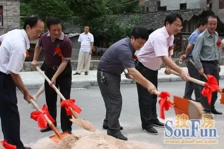 <em>台江县</em>政府建 <em>台江姊妹</em>商业步行<em>街</em> 为打造旅游