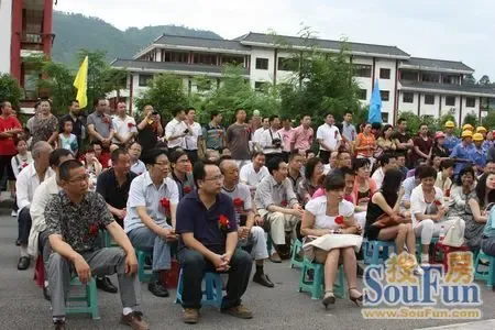 <em>台江县</em>政府建 <em>台江姊妹</em>商业步行<em>街</em> 为打造旅游