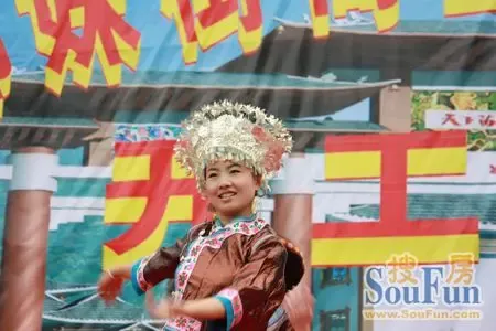 <em>台江县</em>政府建 <em>台江姊妹</em>商业步行<em>街</em> 为打造旅游