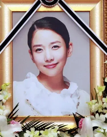 <em>李恩美</em>蔡东河韩星频死亡