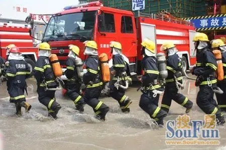 高楼失火?芜湖白金湾高层建筑消防演习-土地资