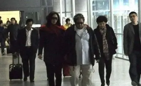 是<em>父女</em>还是<em>夫妻</em> 盘点30对老少恋明星<em>夫妻</em>(组图