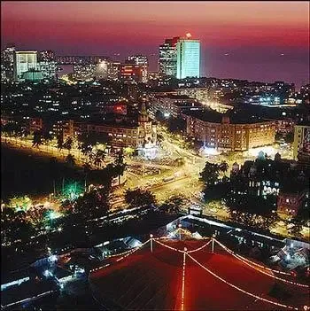 两万人占一平方公里 看全球最拥挤的10个城市