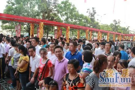弘景湾亮相苏州引爆购房热潮 金九再现千人抢房