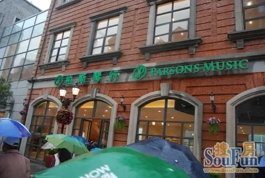 直击:东沙联通工程 武汉中央文化区汉街盛大竣