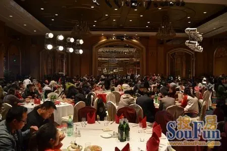 数百位宾客相聚在香格里拉大酒店宴会厅参加"南美假日"答谢晚宴