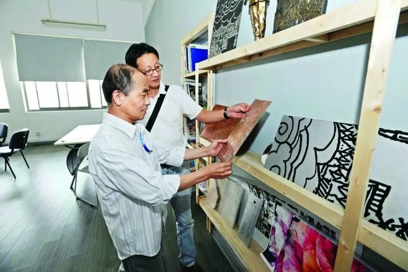 轨交1号线艺术文化墙揭面纱 今年年底完成制作安装