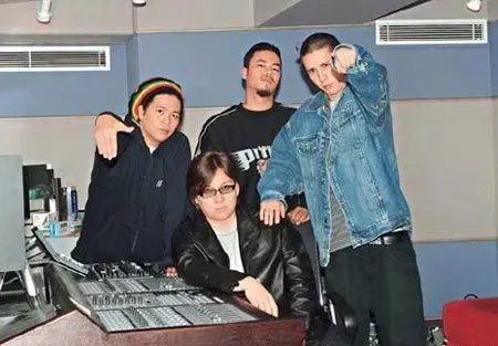 携《十二新作》 周杰伦坐动车  diy工作室祝新专