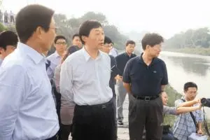 刘宁来到龙岗河及布吉污水处理厂考察深圳河流治理和治污工作,市委