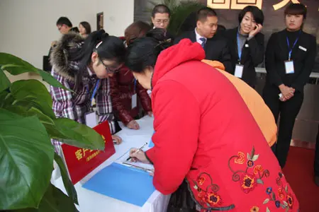 认真讲解,共同讨论现有经济环境下唐山商业投资可行性以及重高清图片