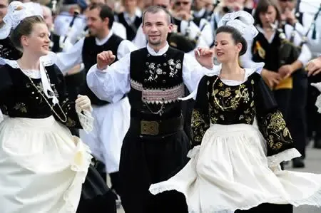 丰泰旗山橡树郡打造法兰西文化风情节主题活