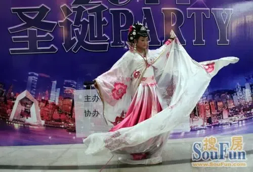 李玉刚模仿者表演