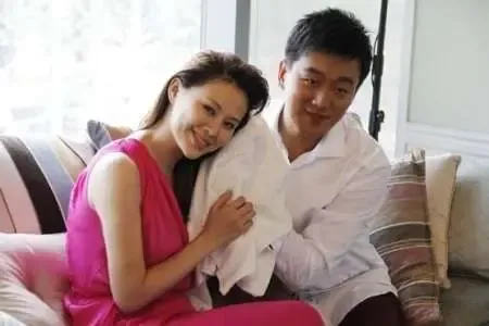 曝佟大为和<em>美女老婆</em>关悦豪宅