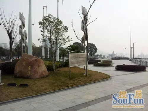 红岩海鲜美食广场_福田海滨广场温泉花园_海滨海鲜美食广场(3)