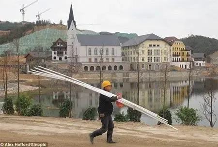 粤惠州全盘拷贝奥地利小镇建筑 豪宅无人问津