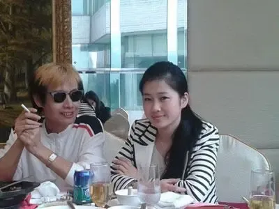 曝光邓建国与前妻亿万婚房 新欢旧爱性感家居照