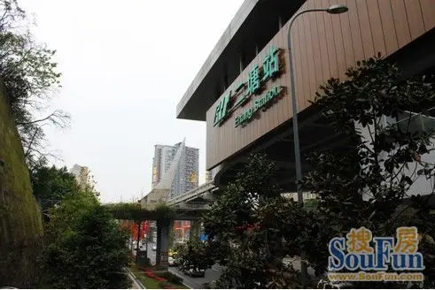 位于项目入口处的轻轨3号线二塘站